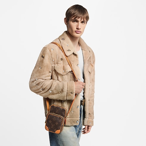 Amazone Autres Cuirs Monogram in Bags and Small Leather Goods's Men Bags New In Bags collections by Louis Vuitton (Product zoom)
