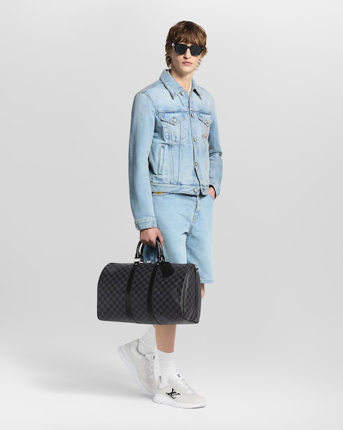กระเป๋ารุ่น Keepall Bandoulière 45 Damier Graphite แคนวาส in ทรังก์ การเดินทาง และ บ้าน's กระเป๋าเดินทางและกระเป๋าเดินทางล้อลาก การสร้างสรรค์ผลงานของคุณ collections by Louis Vuitton
