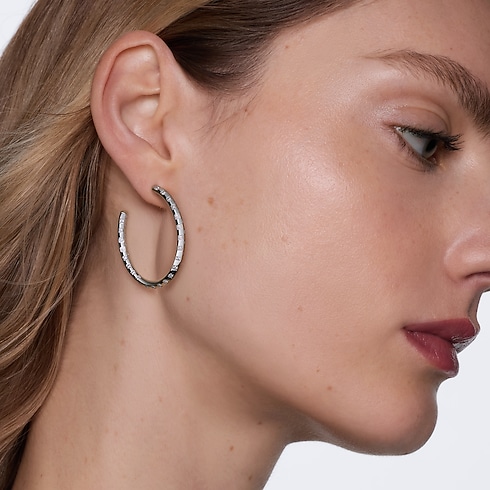 Le Damier de Louis Vuitton Large Hoops, White Gold and Diamonds in Jewelry's Categories Earrings collections by Louis Vuitton (Product zoom)