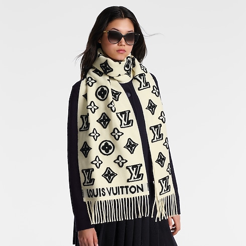LV 3D Scarf S00 in Women's Accessories Scarves collections by Louis Vuitton (Product zoom)