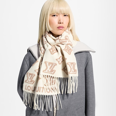 LV 3D Scarf S00 in Women's Accessories Scarves collections by Louis Vuitton (Product zoom)