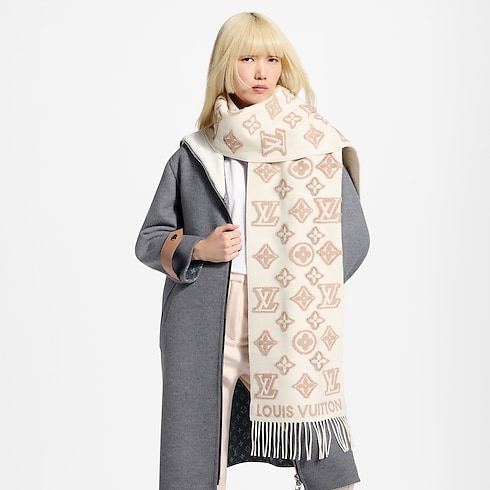 LV 3D Scarf S00 in Women's Accessories Scarves collections by Louis Vuitton (Product zoom)