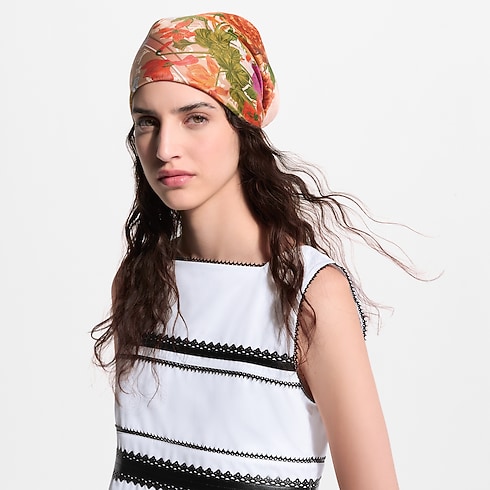 LV En Fleurs Square 90 S00 in Women's Accessories Silk Squares and Bandeaus collections by Louis Vuitton (Product zoom)