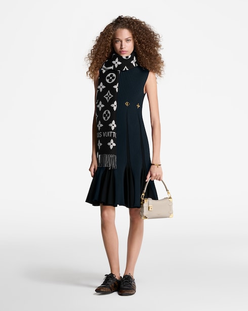 LV Essential scarf . in Women's Accessories Women's Scarves collections by Louis Vuitton