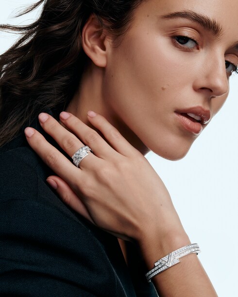 แหวน Pure V ไวท์โกลด์และเพชร in Les Extraordinaires's จิวเวลรี่ ไฮจิวเวลรี่ collections by Louis Vuitton
