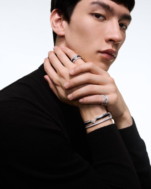 Pure V 戒指 - 配白K金、黑漆及鑽石 in 珠寶系列's 按類別瀏覽 戒指 collections by Louis Vuitton