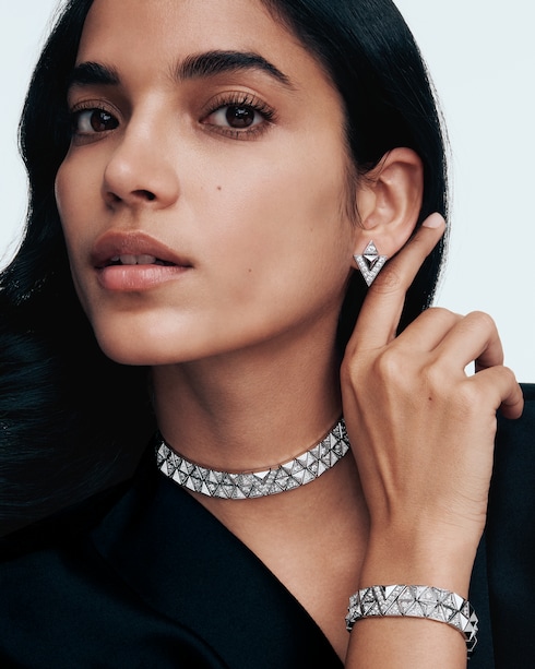 Pure V Two-Row Necklace, White Gold and Diamonds in Perhiasan's Kategori Kalung dan Liontin collections by Louis Vuitton