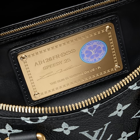 Speedy P9 Bandoulière 25 H40 in Bags and Small Leather Goods's Speedy P9 } collections by Louis Vuitton (Product zoom)